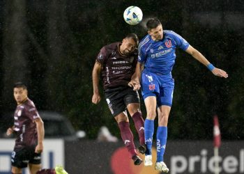 La “U” denuncia robo y maltrato tras amargo empate en Venezuela