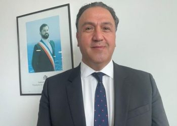 Coletazo de "una taza de leche": Renuncia seremi que minimizó inseguridad en el país