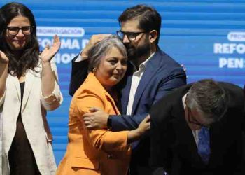 Contraloría puso plazo fatal al Gobierno para que explique actividades de Jeannette Jara antes de su renuncia