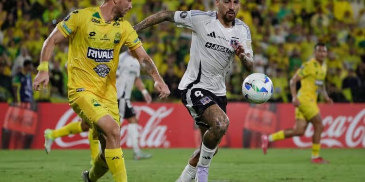 Colo Colo sale con vida de Colombia con polémicos cobros en debut copero