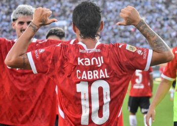 Por este motivo Luciano Cabral fue expulsado en Argentina