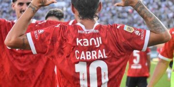 Por este motivo Luciano Cabral fue expulsado en Argentina