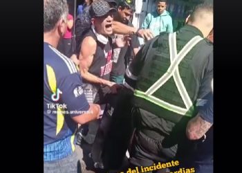 Entre puños y patadas sacan del Barrio Meiggs a "Papi Micky"