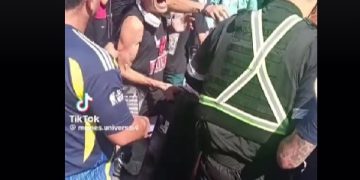 Entre puños y patadas sacan del Barrio Meiggs a "Papi Micky"