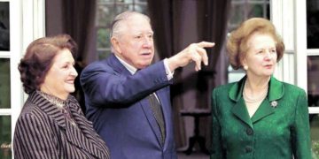 Revelan que Pinochet recibió ayuda de ex presidente para fingir enfermedad mental en Londres