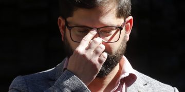 El feroz cruce en redes sociales del papá de Boric con Alemparte
