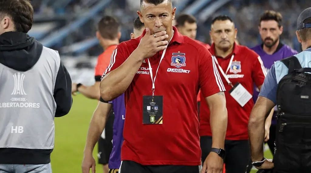 Almirón pide disculpas por tratar de "robo" el Superclásico