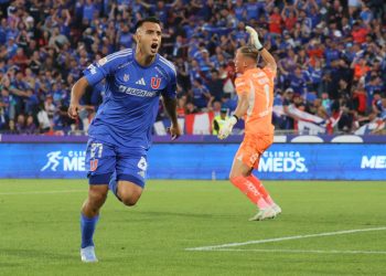 Hinchas reflotan antigua foto de héroe del Clásico Universitario junto a Messi