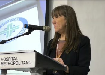 Hermana de Monsalve renuncia a Superintendencia de Salud tras viajar al extranjero con licencia médica