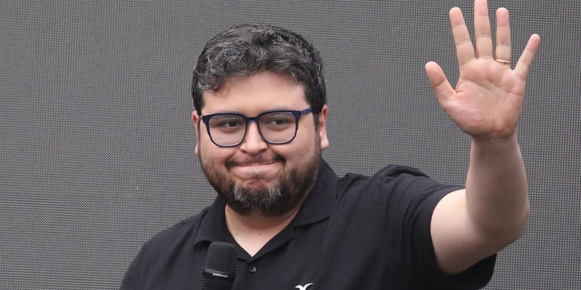 Funan a comediante Luis Slimming por supuesta infidelidad
