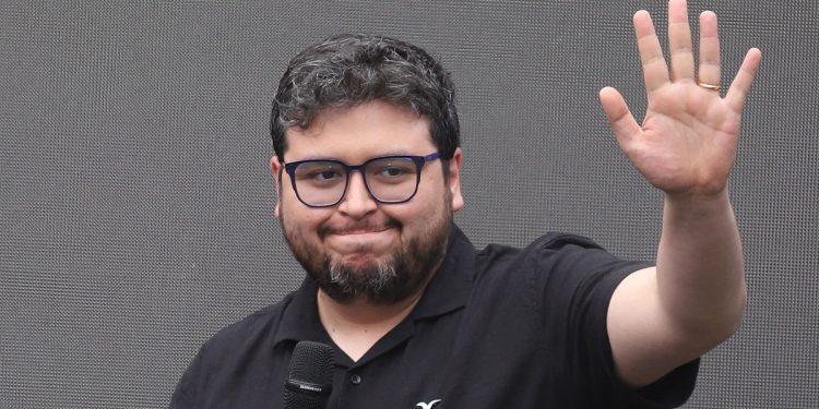 Funan a comediante Luis Slimming por supuesta infidelidad