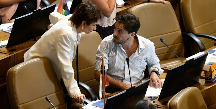 Polémica franja del FA desata grave grieta entre Tohá y Winter