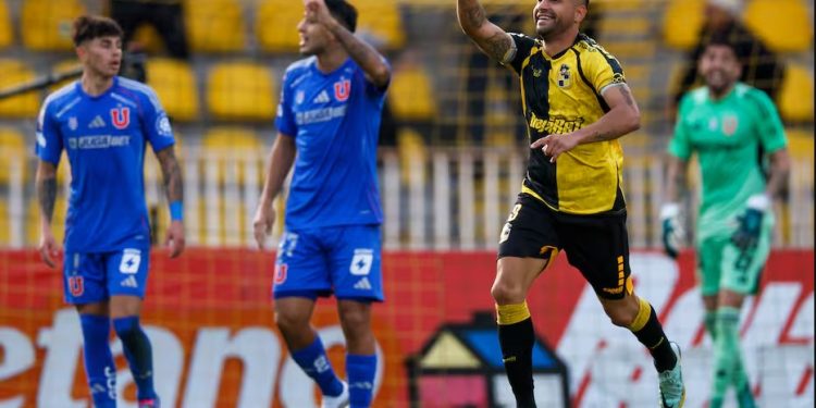 Viralizan grosero gesto de jugador tras derrota de la "U"