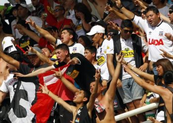 Jugador de club chileno tuvo que salir a pedir disculpas por posar con la camiseta de Colo Colo