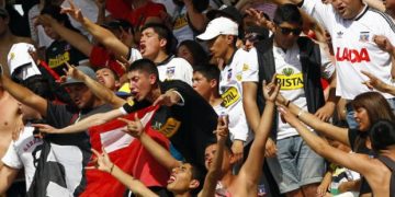 Jugador de club chileno tuvo que salir a pedir disculpas por posar con la camiseta de Colo Colo