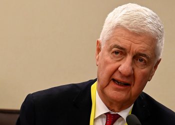 Director del SII bajo fuego por millonario no pago de contribuciones durante casi una década