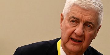Director del SII bajo fuego por millonario no pago de contribuciones durante casi una década