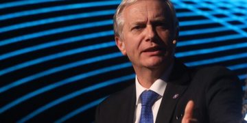 Cadem: Kast lideró último sondeo y se impondría sobre Jara en primera vuelta