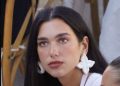 Por qué la cantante Dua Lipa se convirtió en enemiga de la U