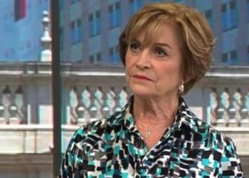 Evelyn Matthei suspende acción judicial por campaña de bots en redes sociales