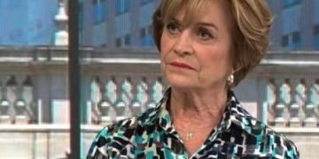 Evelyn Matthei suspende acción judicial por campaña de bots en redes sociales