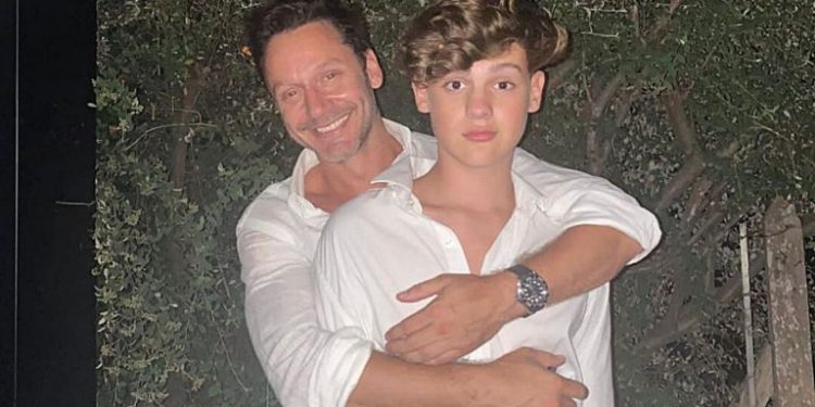 Hijo de Benjamín Vicuña disparó por redes a China Suárez