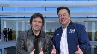 Elon Musk admite falta de empatía tras posar con motosierra junto a Milei