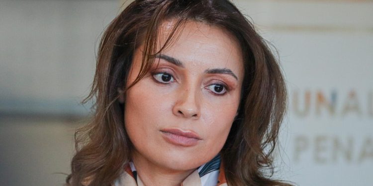 CDE le arruina el show en club nocturno a Camila Polizzi