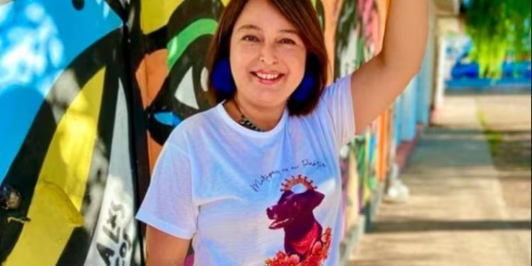 Surge otra polémica foto de Jeannette Jara con el Perro Matapacos