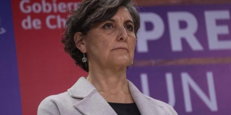 Exigen explicaciones por compra de millonario vehículo para ministra Aguilera