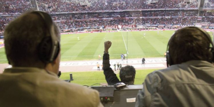 Filtraron chats hot: revelan infidelidad de reconocido comentarista deportivo