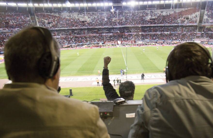 Filtraron chats hot: revelan infidelidad de reconocido comentarista deportivo