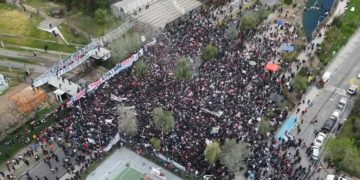 “Arengazo” no autorizado de barristas de Colo-Colo provoca incidentes en el Monumental