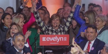 Matthei relanzó su campaña anclada desde el piñerismo