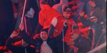 Conmebol de nuevo castiga a La U con multas millonarias por fallas en el duelo ante Independiente