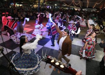 En medio de polémica entre meteorólogos, aparece pronóstico de «abundantes» lluvias en Fiestas Patrias