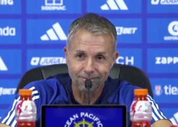 ¿Ofertas?: Reconocido periodista puso en duda continuidad de Gustavo Álvarez en la U