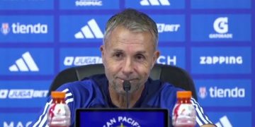 ¿Ofertas?: Reconocido periodista puso en duda continuidad de Gustavo Álvarez en la U