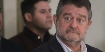 Orrego en su peor hora: Tricel acogió a trámite recurso para su destitución