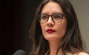 Camila Vallejo acusó intento de «silenciar al Gobierno» y niega falta de prescindencia