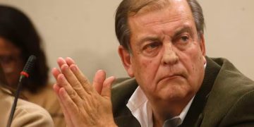 Directorio de TVN entró al ruedo político y respaldó labor de Francisco Vidal tras renuncia