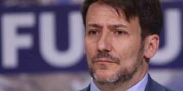 Ministro Pardow descartó renunciar tras grosero error en cuentas de luz: “es un informe preliminar”