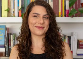 Astróloga Consuelo Ulloa anuncia ganadora de la presidencial y advierte caos para Chile