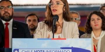 Vallejo exige transparencia ante eventuales recortes y cuestiona discurso de “país destruido”