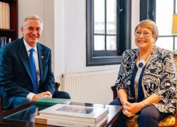 Sonrisas y gestos calculados: la reunión entre Kast y Bachelet que reordena el tablero político