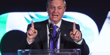 Kast reactiva debate migratorio y mira a Perú: “corredor humanitario” vuelve al centro de la agenda política