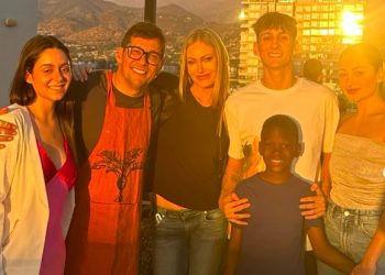 Indignación transversal en el espectáculo chileno por dichos de Sergio Rojas sobre adopción del hijo de Araneda y Vacarezza