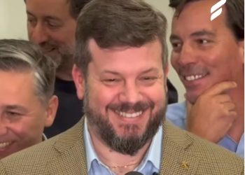 Kaiser instala polémica propuesta para eliminar la renovación de licencias y traslada la responsabilidad al conductor