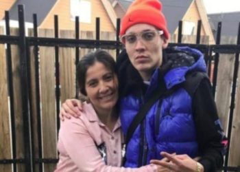 La madre de Marcianeke sacude Instagram con romance inesperado: 13 años de diferencia y un lateral izquierdo en el medio