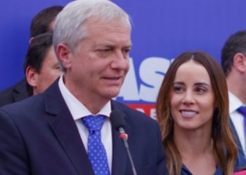 Baradit lanza munición política contra Kast: la “comparación” con Camila Vallejo y el traspié de Mara Sedini que encendió redes